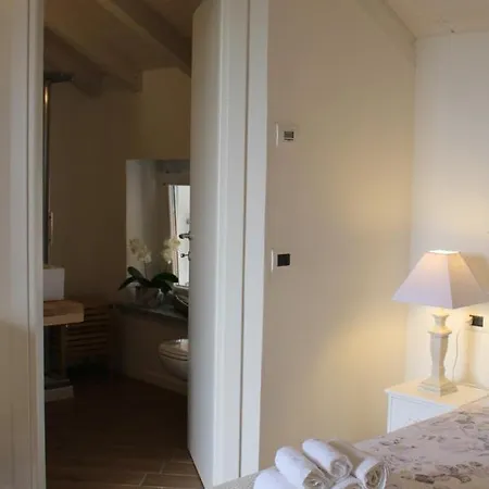 La Piccola Corte Malpensa, 8 Minuti D'auto 비촐라티씨노